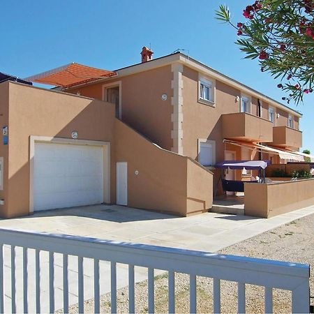 2 Bedroom Nice Apartment In Vir Exterior foto