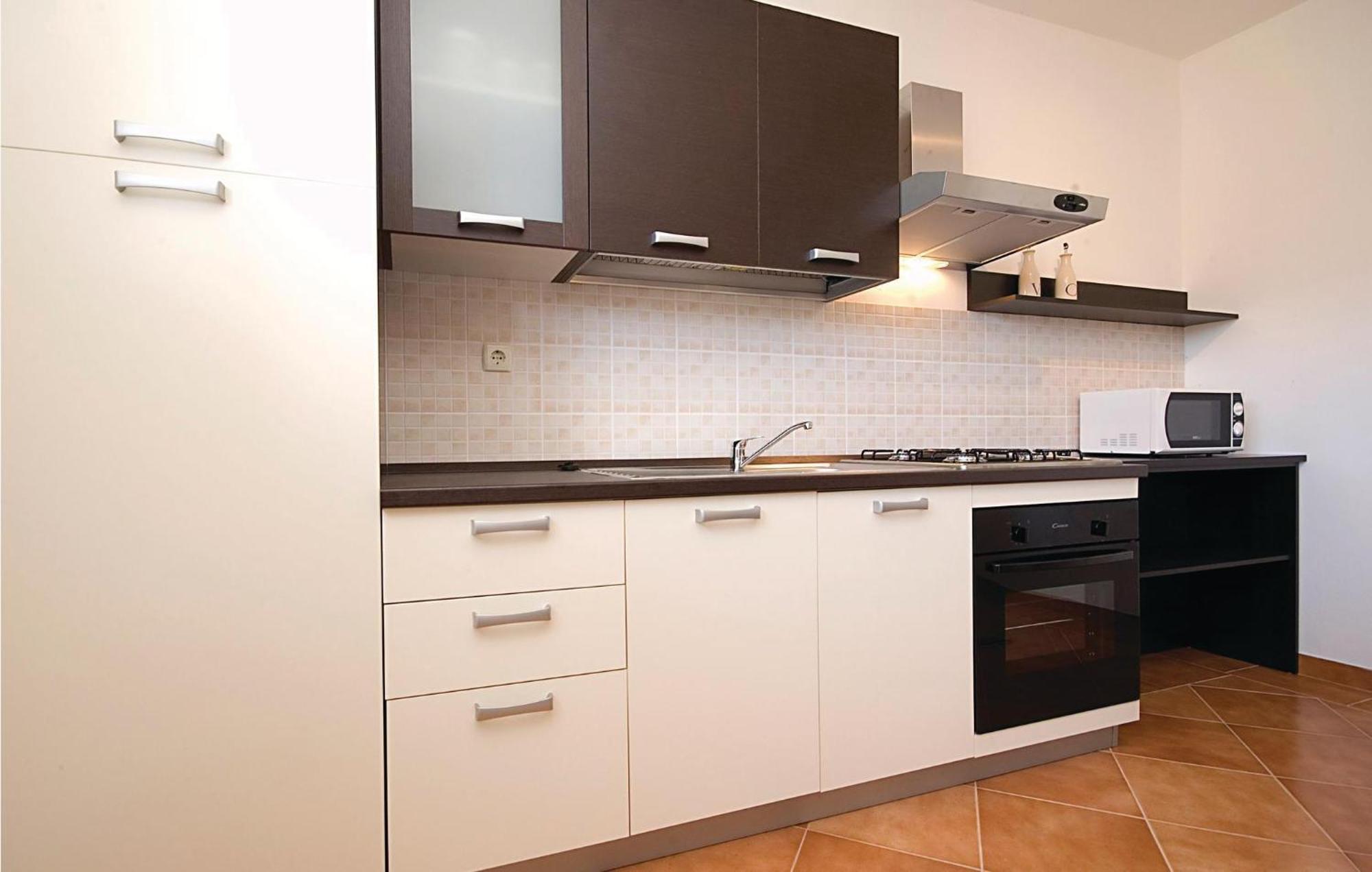 2 Bedroom Nice Apartment In Vir Exterior foto