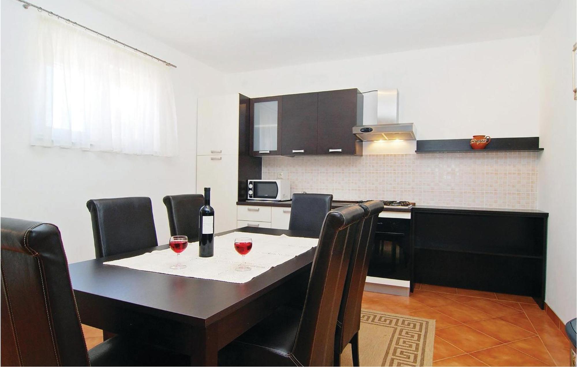 2 Bedroom Nice Apartment In Vir Exterior foto