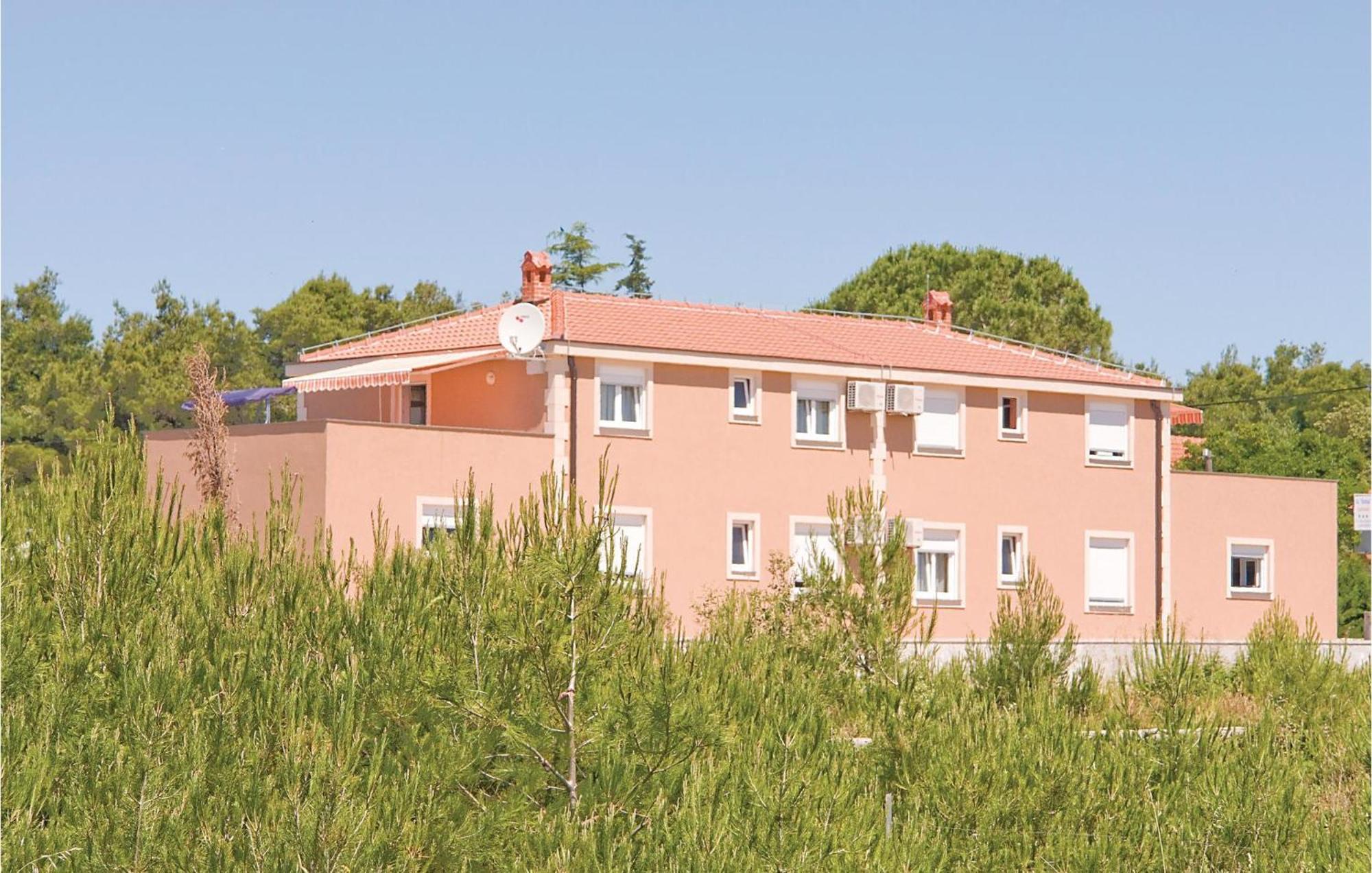2 Bedroom Nice Apartment In Vir Exterior foto